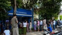 မြန်မာနိုင်ငံ ဘဏ်လုပ်ငန်းတွေအပေါ် စိုးရိမ်မှုတွေ ဆက်လက်ထွက်ပေါ် မြန်မာနိုင်ငံ ဘဏ်လုပ်ငန်းတွေအပေါ် စိုးရိမ်မှုတွေ ဆက်လက်ထွက်ပေါ်