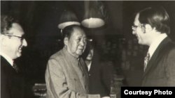 1973年在毛泽东书房,左为基辛格博士