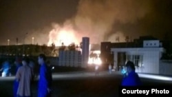 山东淄博一家化工厂爆炸起火(2015年8月22日,网民微博图片)