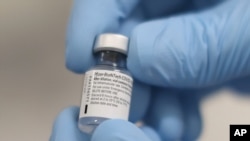资料照:美国制药商辉瑞(Pfizer)和德国生物技术公司(BioNTech)生产的新冠肺炎疫苗