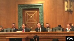 美国参议院银行、住房和城市事务委员会下属的国家安全和国际贸易和金融小组委员会举行听证会(5月10日,美国之音斯洋拍摄)