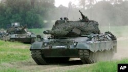 Командувач данської армії переконаний, що танки Леопард 1 допоможуть українцям виграти оборонну битву. AP Photo/Eckehard Schulz