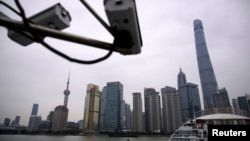 资料照:上海浦东陆家嘴金融区的监控摄像头。(2020年1月15日)