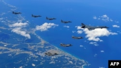 美韩空军在韩国上空举行联合军演。(韩国国防部提供 2017年9月18日)