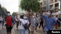 ဇွန်လ၃ ရက်နေ့က စစ်အာဏာရှင်ကို ဆန့်ကျင်ကြောင်း ရန်ကုန်မြို့က လျက်တပျက် ဆန္ဒပြပွဲ