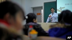 经济学者伊力哈木•土赫提课堂教学资料照(2009年12月1日)