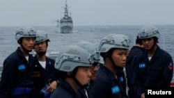 资料照片:台湾基隆号导弹驱逐舰和海军舰艇在花莲附近参加军事演习。(2019年5月22日)