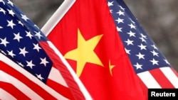 资料照:美国和中国国旗
