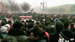 河南安阳民众2012元旦集会示威,呼吁解决非法融资问题