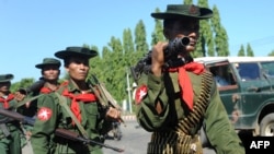 ရခိုင်ပြည်နယ်ရှိ မြန်မာတပ်မတော်သားများ