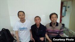 李旺阳(左)