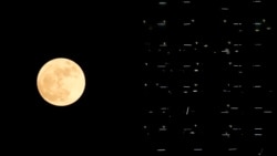 Supermoon ကြီး ထိန်ထိန်သာ Supermoon ကြီး ထိန်ထိန်သာ