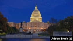 Сенат США ухвалив законопроєкт про тимчасові витрати, запобігши частковому припиненню роботи уряду та подолавши опозицію демократів цьому заходу. Фото: