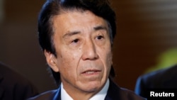 资料照:2023年12月14日,日本新任经济产业大臣斋藤健在日本首相岸田文雄位于东京的官邸向媒体发表讲话。(路透社)