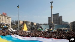 3月23日,人们在基辅的独立广场举行支持乌克兰领土完整的集会