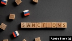 Рішення ЄС було прийнято після того, як США посилили обмеження щодо торгівлі російською нафтою, газом, а також банківських оплат за російські енергоресурси.