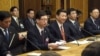 2013年3月中国代表团访问俄罗斯国家杜马,中共高层智囊王沪宁(右二)坐在习近平和杨洁篪之间,在座的还有中央办公厅主任栗战书(左一)(美国之音白桦拍摄)