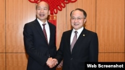 香港中联办主任王志民(右)2019年3月22日会晤台湾高雄市长韩国瑜 (香港中联办网站)