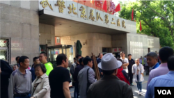 患者与家属讨说法,武警二院爆发冲突场面