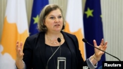 “У нас буде нищівний новий пакет санкцій, сотні, сотні, сотні з них, у найближчі пару днів", - заявила Вікторія Нуланд. Фото: Reuters/Yiannis Kourtoglou