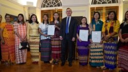 ပြုပြင်ပြောင်းလဲရေးစွမ်းဆောင်ရှင် အမျိုးသမီး ၂ ဦးနဲ့ ကရင်အမျိုးသမီးအဖွဲ့ကို ကန်သံရုံးဆုချီးမြှင့် ပြုပြင်ပြောင်းလဲရေးစွမ်းဆောင်ရှင် အမျိုးသမီး ၂ ဦးနဲ့ ကရင်အမျိုးသမီးအဖွဲ့ကို ကန်သံရုံးဆုချီးမြှင့်
