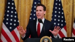 资料照:美国国会共和党联邦参议员霍利(Sen. Josh Hawley, R-MO)