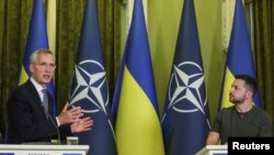 Архівне фото: президент України Володимир Зеленський та генеральний секретар НАТО Єнс Столтенберг