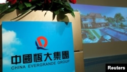 资料照:中国恒大房地产公司在香港记者会上放映推广房地产的画面(2016年8月30日)