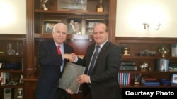 Джон Маккейн і Валерій Чалий