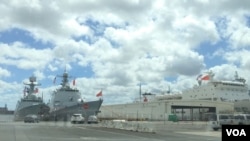 中国海军舰船停靠在珍珠港(美国之音黎堡拍摄)