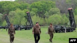 朝鲜官媒2024年4月23日发表图片,显示朝鲜领导人金正恩指导进行了首次“核反击假想综合战术训练”。