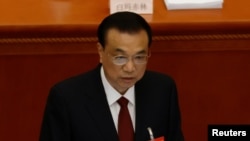 中国总理李克强在北京人大会堂举行的全国人大年度会议做政府工作报告。(2021年3月5日)