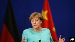 德国总理默克尔在北京人大会堂举行的中德经济与技术合作论坛上讲话。(资料照片)