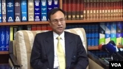 台湾外交部亚西及非洲司司长陈俊贤2016年7月5日在记者会上(美国之音林枫拍摄 )
