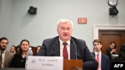 Міністр закордонних справ України Андрій Сибіга під час виступу на слуханнях Гельсінської комісії на тему «1000 днів війни Росії проти України» у Вашингтоні, США, 19 листопада 2024 року. ROBERTO SCHMIDT/AFP