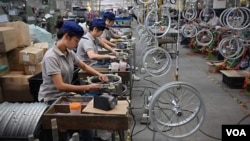 中国工厂女工(资料照片)