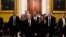 Mokonzi alongi maponami Donald Trump (yambo mpe liboso) na molangani wa ye Melania bazali kotambola elongo na mokambi ya ngambo eleki na bakeli mibeko (ba républicains) John Thune na Sénat, Capitol, 8 sanza ya yambo 2025. (AP Photo/Steve Helber)