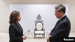 美国副总统卡玛拉·哈里斯(Kamala Harris)星期六(11月19日)在曼谷出席亚太经合组织(APEC)非正式领袖会议时与中国国家主席习近平举行了简短的会晤。